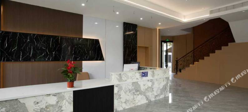 泊洋曼旅酒店(芒市广场德宏芒市国际机场店)图片