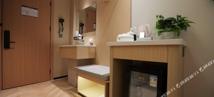 汕头·YAQIAO HOTEL|雅侨酒店(纪德来甜汤东厦100购物商场店)图片