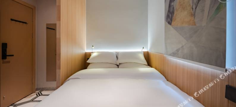 雷泽电竞酒店(杜莆草堂地铁站店)图片