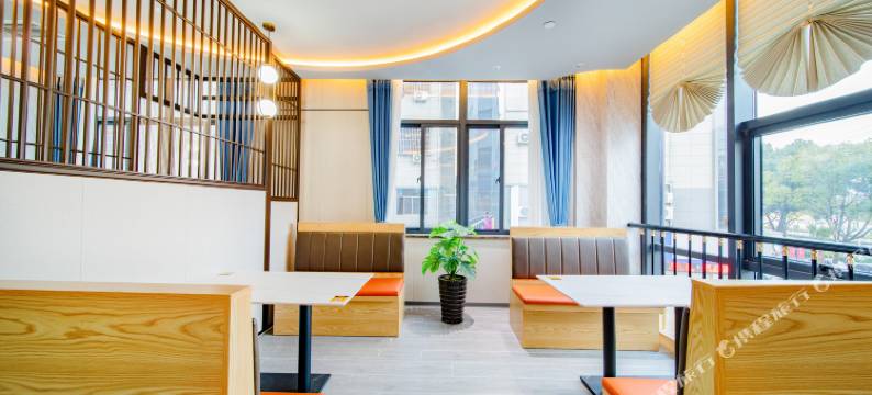云泊智慧酒店(诸暨荣怀中学店)图片