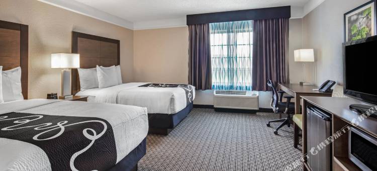 迈阿密机场西拉昆塔温德姆套房酒店(La Quinta Inn & Suites by Wyndham Miami Airport West)图片