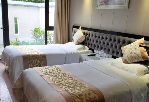 Xianquan Bishu Leisure Stay Hotel Overview