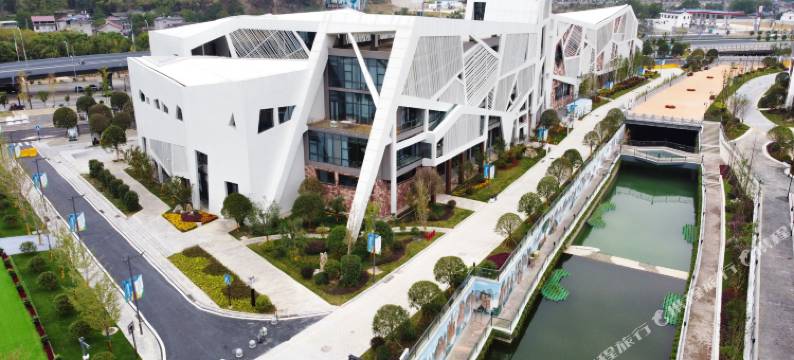 岩语间 · 美术民宿(张家界高铁站店)图片