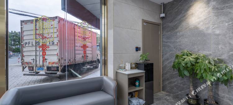 途客轻居酒店(上海立信会计金融学院民雷路地铁站店)图片