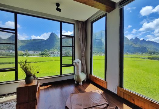 兴义万峯林捌舍民宿外景图