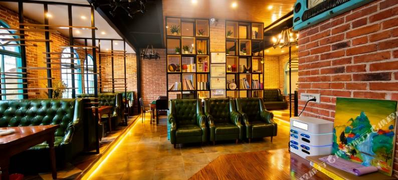 花映像主题客栈(罗平金花玉湖文旅小镇店)图片