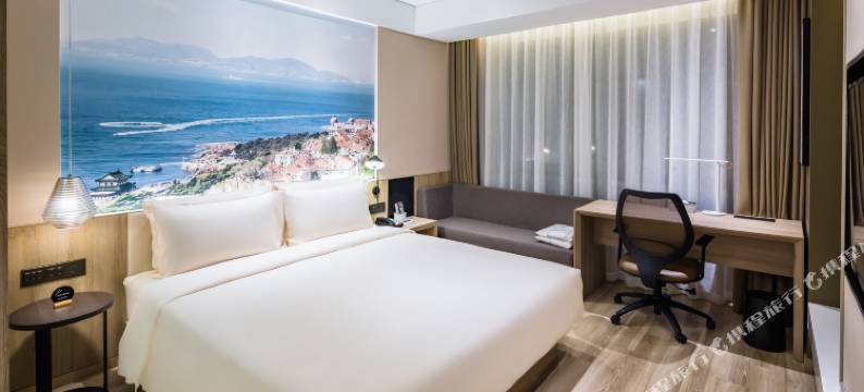 青岛福州路樱花小镇亚朵酒店图片