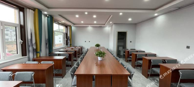 伊方新品民宿(易县恋乡太行水镇店)图片