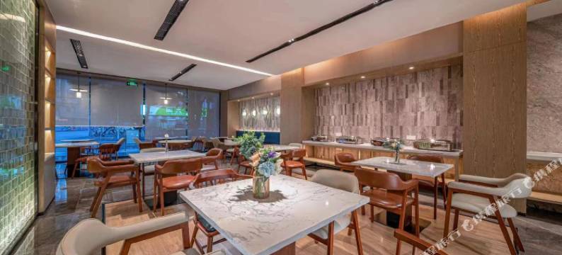 永恒朗悦精选酒店(南宁火车站朝阳广场地铁站店)图片