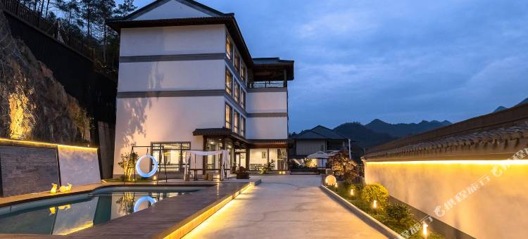 竹云山宿·溪上·泳池·日落·FUN HOME(雅鲁激流山湾湾漂流店)图片