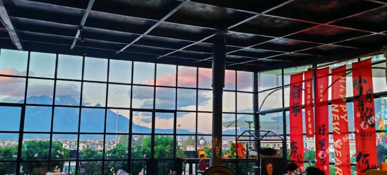 Date·屋顶雪山观景花海咖啡•民宿(古城花马街店)图片