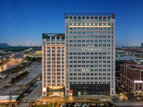 铂顿国际公寓(江门江海站汇美大厦店)