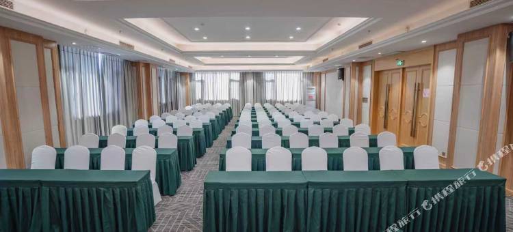 艺龙万国酒店(济南山东国际会展中心匡山汽车大世界店)图片