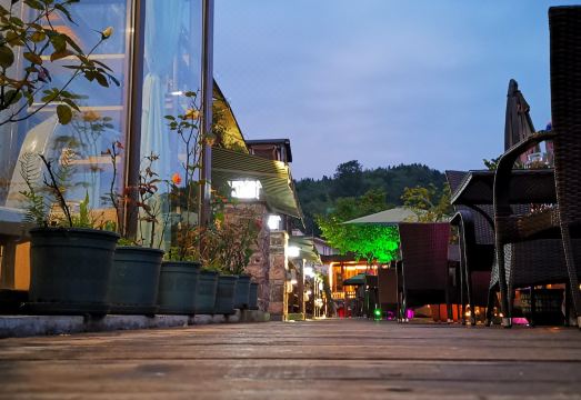 Xiling Snow Mountain Yuanshan Hostel Hotel Overview