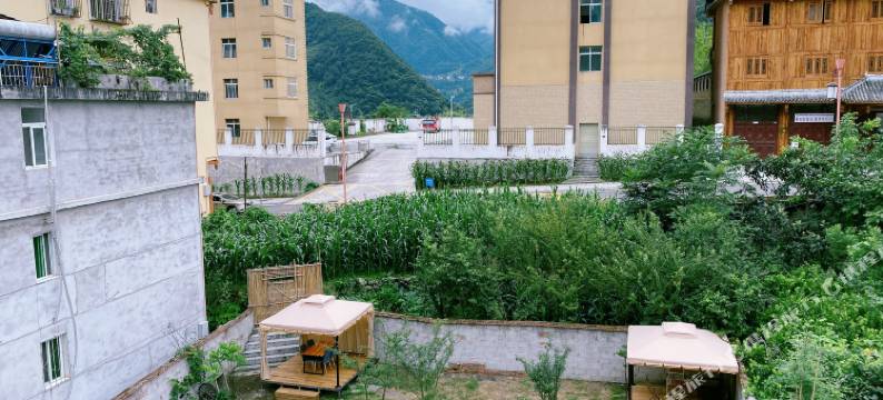 海螺沟澜山小院客栈图片