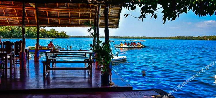 红多兹Plus酒店@卡莫特斯帕帕塔西(RedDoorz Plus @ Papa Tasie Camotes)图片