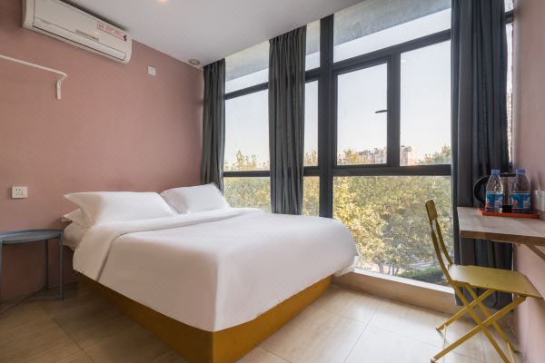 哈啰轻酒店上海宝山行知路地铁站店