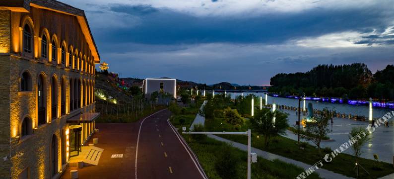 汉祺乐府酒店(富蕴滨河公园店)图片