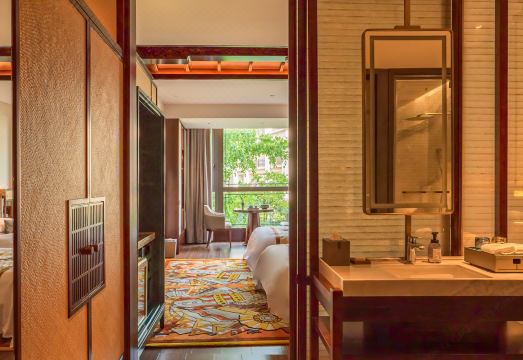 Hengdian Film and Television City Longjing Yuyu Yinshu Hotel Overview