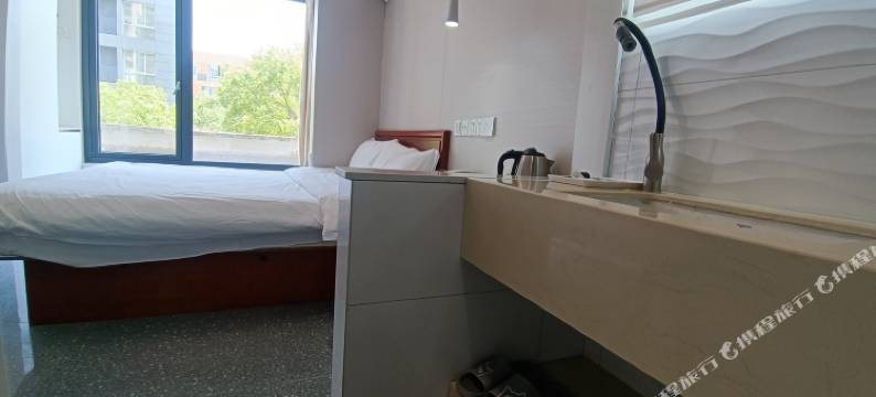 莲花湖畔杨梅树宾馆(江苏消防鉴定站店)图片