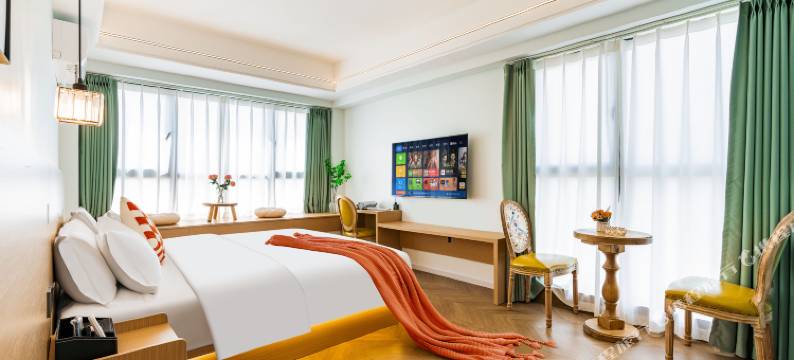 花曼·云涧影音酒店(昆明斗南花市店)图片