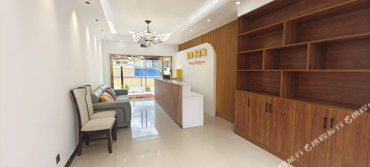 琼结蓝格布宾馆图片