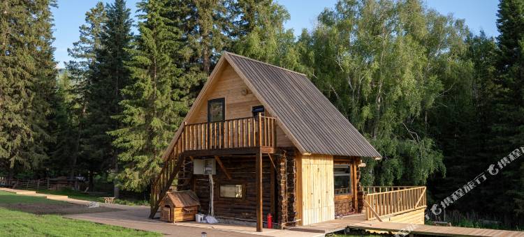 白哈巴踏雪松涧民宿图片