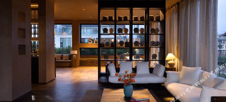 山屿邻·日照金山｜雪山全景野奢汤池度假Villa图片