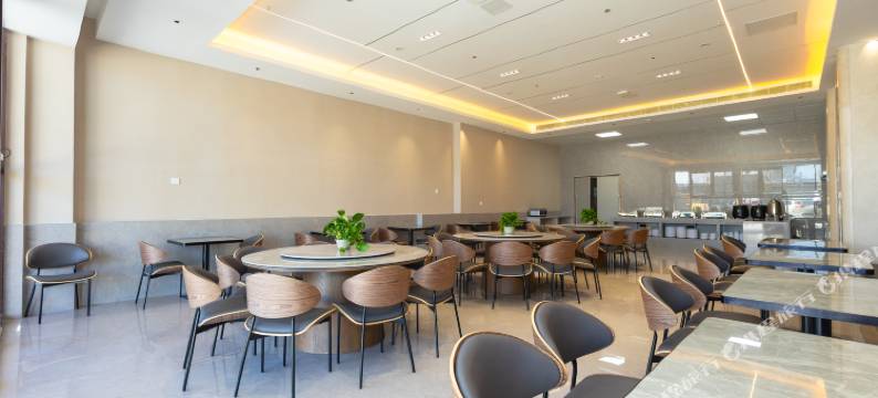 长白山北坡集散中心万信至格温泉酒店图片