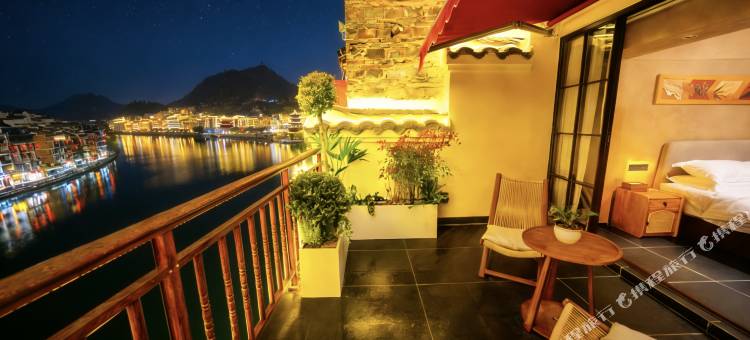 山川喜居丨Riverside・180°河畔观景美宿(镇远古城店)图片