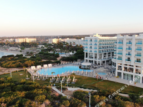 尼希布鲁海滩度假村