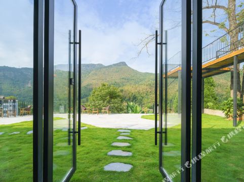 山中来信阳明湖畔民宿上犹店