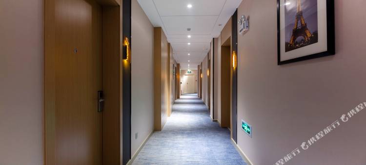 白玉兰酒店(平泉府前花园店)图片