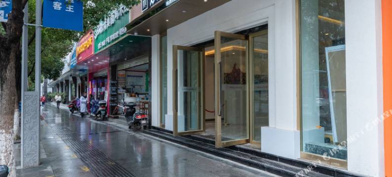 欢柠轻雅酒店(昆明广场白云路地铁站店)图片
