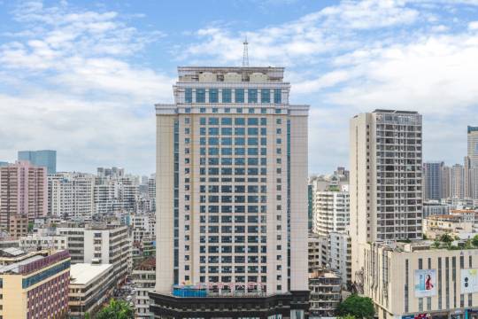 海口鑫源温泉大酒店（騎樓老街日月廣場免税店）