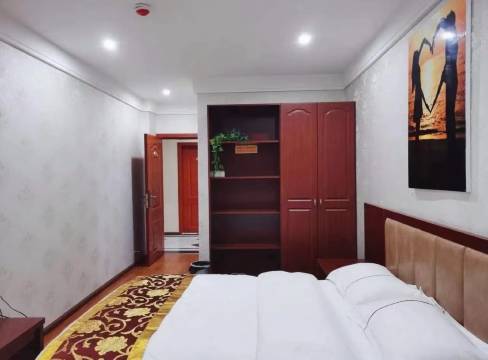 沿河南古月酒店