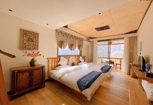 龚滩古镇董氏客栈外景图