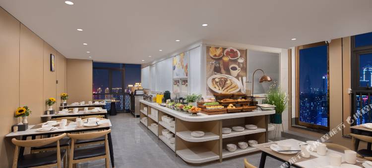 MONKEY·猴子旅途酒店(万象汇购物中心奥林匹克体育中心店)图片