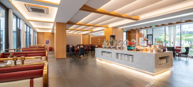 昆明.龙胤MAGICALCITYWALKWORL设计师酒店(昆明站万达广场店)图片