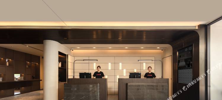 威海站韩乐坊不夜城亚朵酒店图片