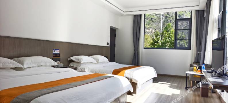 虎跳峡峡山意境民宿图片