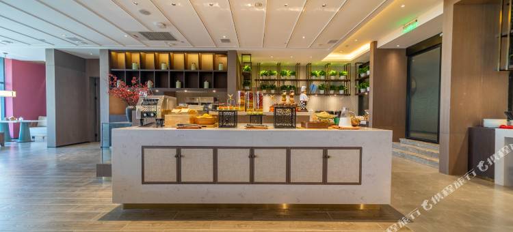 丽橙酒店·逸(武汉东湖岳家嘴地铁站店)图片