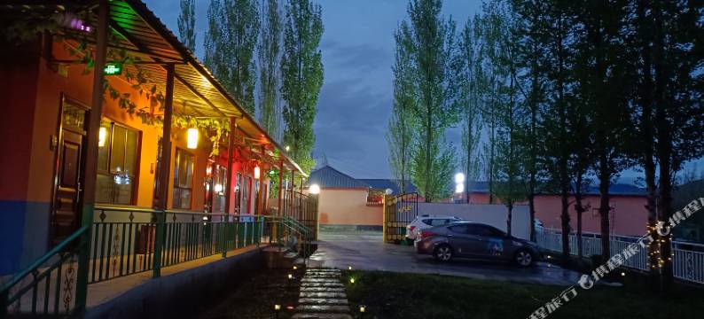 那拉提水绿天青客栈图片
