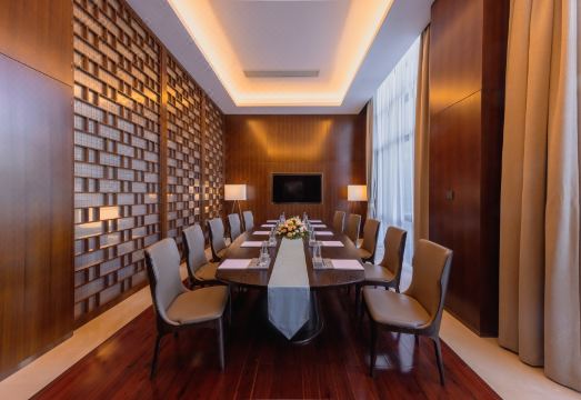 Oakwood Premier TongluHotel Overview