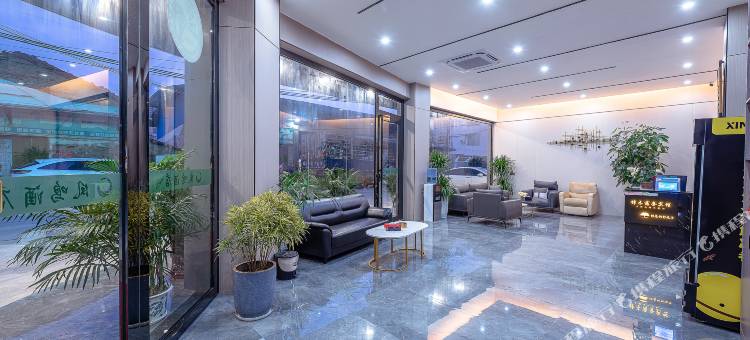 玉林凤鸣酒店(樟木镇汽车站店)图片