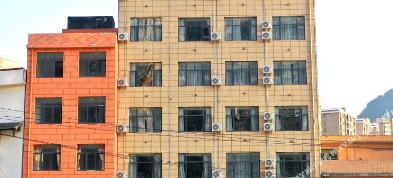 普安豪尊民族风情酒店图片