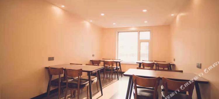 吉林一家商务宾馆(珲春街夜市北山公园店)图片