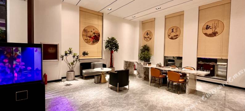 光彩四季酒店(文化路老师范店)图片