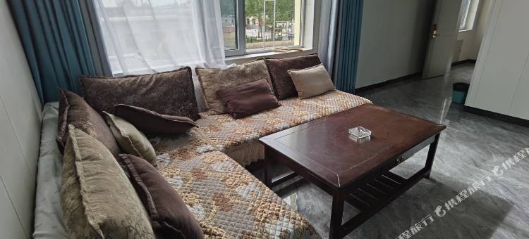 青海湖湖畔花海民俗酒店图片