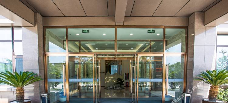 纬度全域酒店(龙青高速莱西姜山收费站店)图片